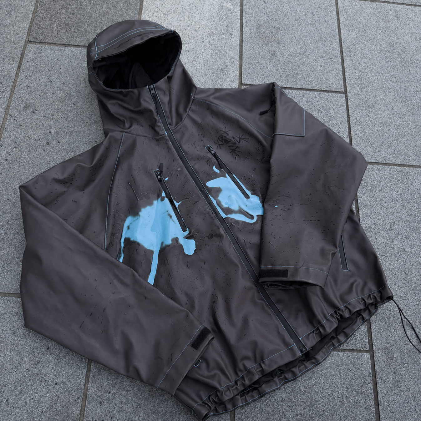 VANTAHEAT heat-reactive jacket in the rain